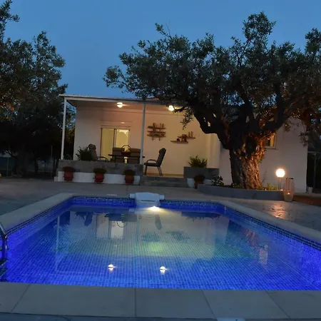 Olive Sense With Jacuzzi And Sauna Αφάντου