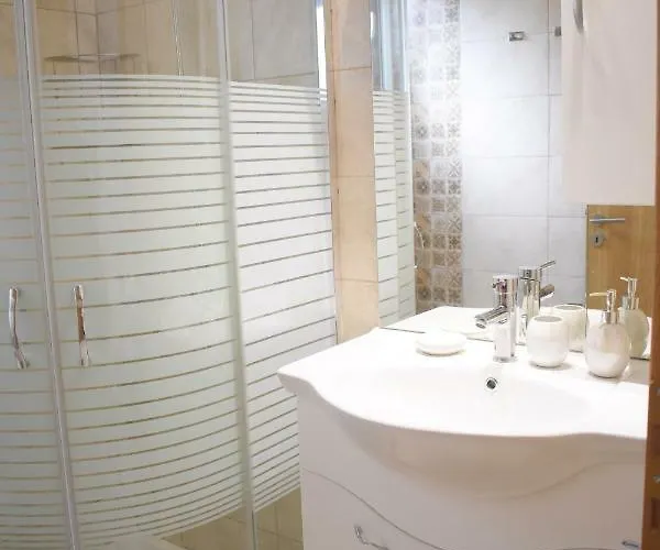 Olive Sense With Jacuzzi And Sauna *