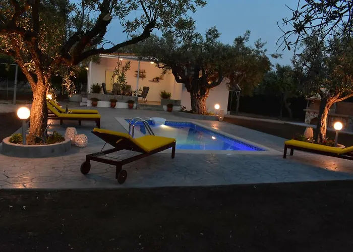 Olive Sense With Jacuzzi And Sauna فيلة *