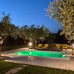 Olive Sense With Jacuzzi And Sauna
